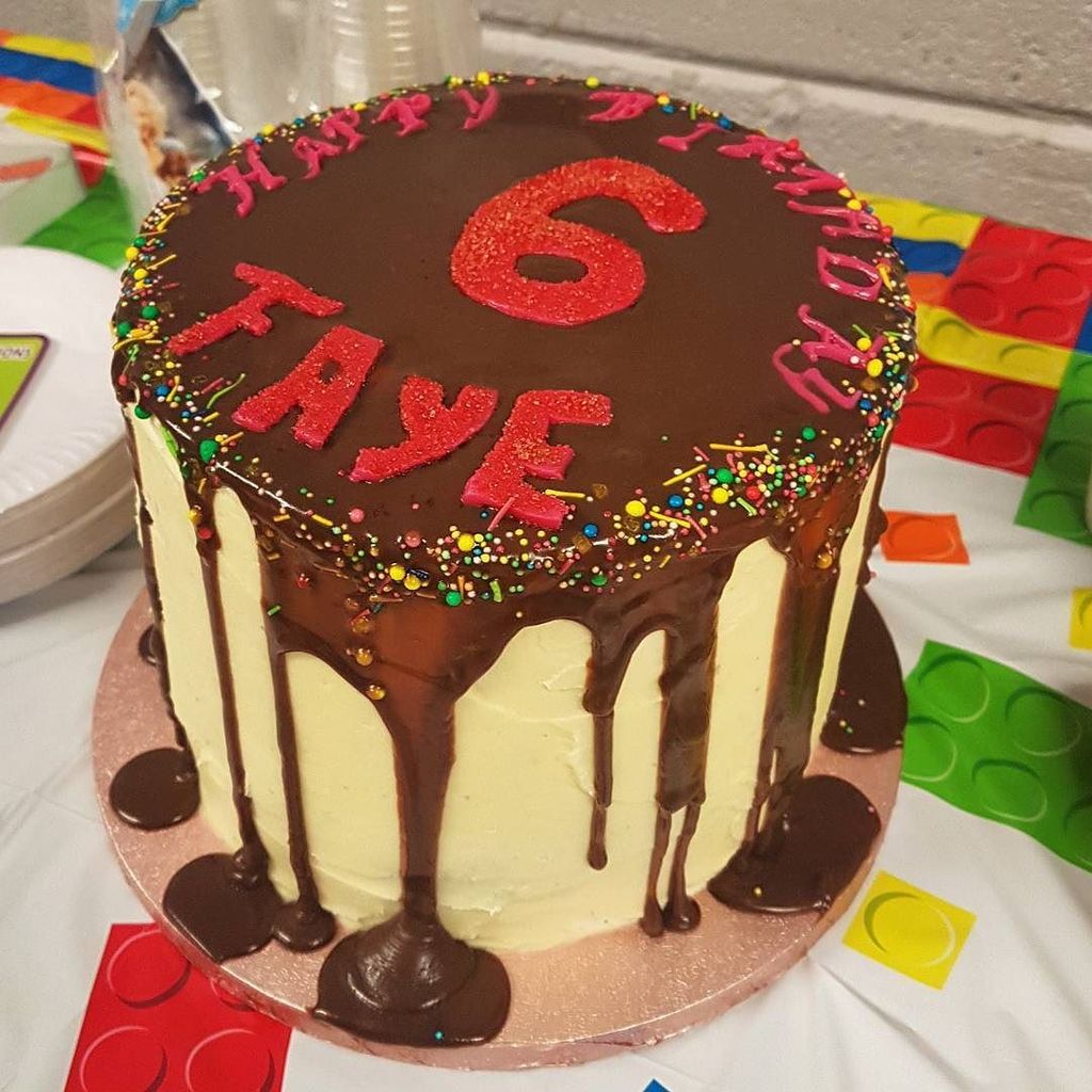 portobellowild's tweet photo. Gluten free rainbow piñata cake - so delighted with myself. A special cake for my special little niece - Faye. I'v… https://t.co/8pPnH6eyEr https://t.co/j3tzt5q94P