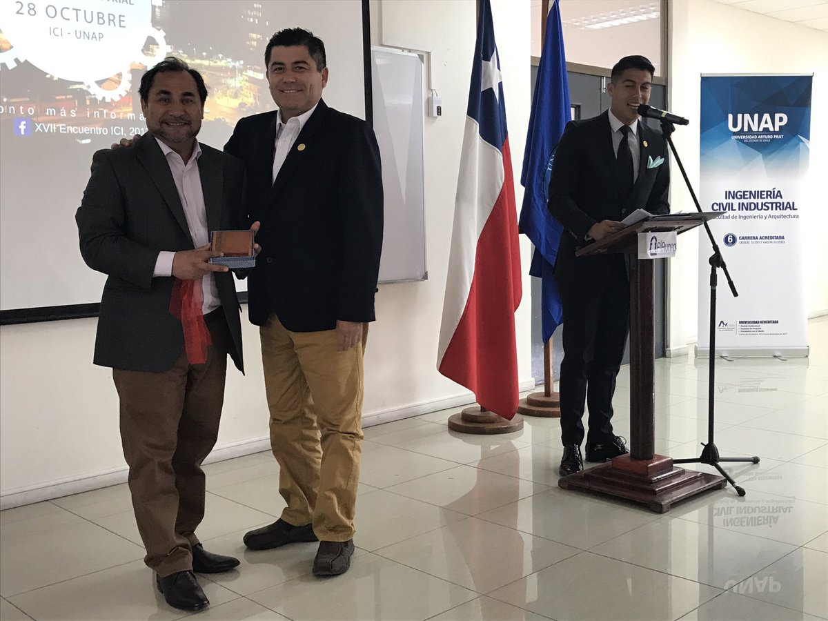 CesarFaundez's tweet photo. Reconocimiento en el XVII Encuentro de ex y Alumnos de Ingeniería Industrial a nuestro @AlcaldeFerreira de @munimaho por su Aporte al Liderazgo en la Región de Tarapacá del Decano @Alberto_Iquique de @unapcl https://t.co/1C7p3wG2sx