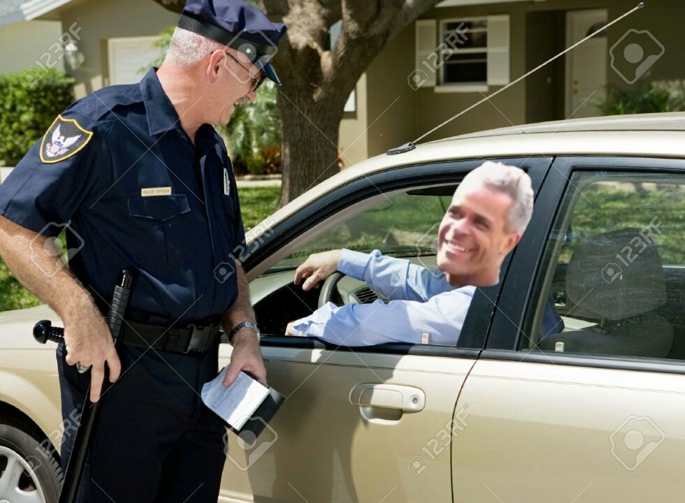 yakuzaa676's tweet photo. -Monsieur ça sent le cannabis dans votre voiture
-Eh tes parano toi https://t.co/FCZRlJBYmt