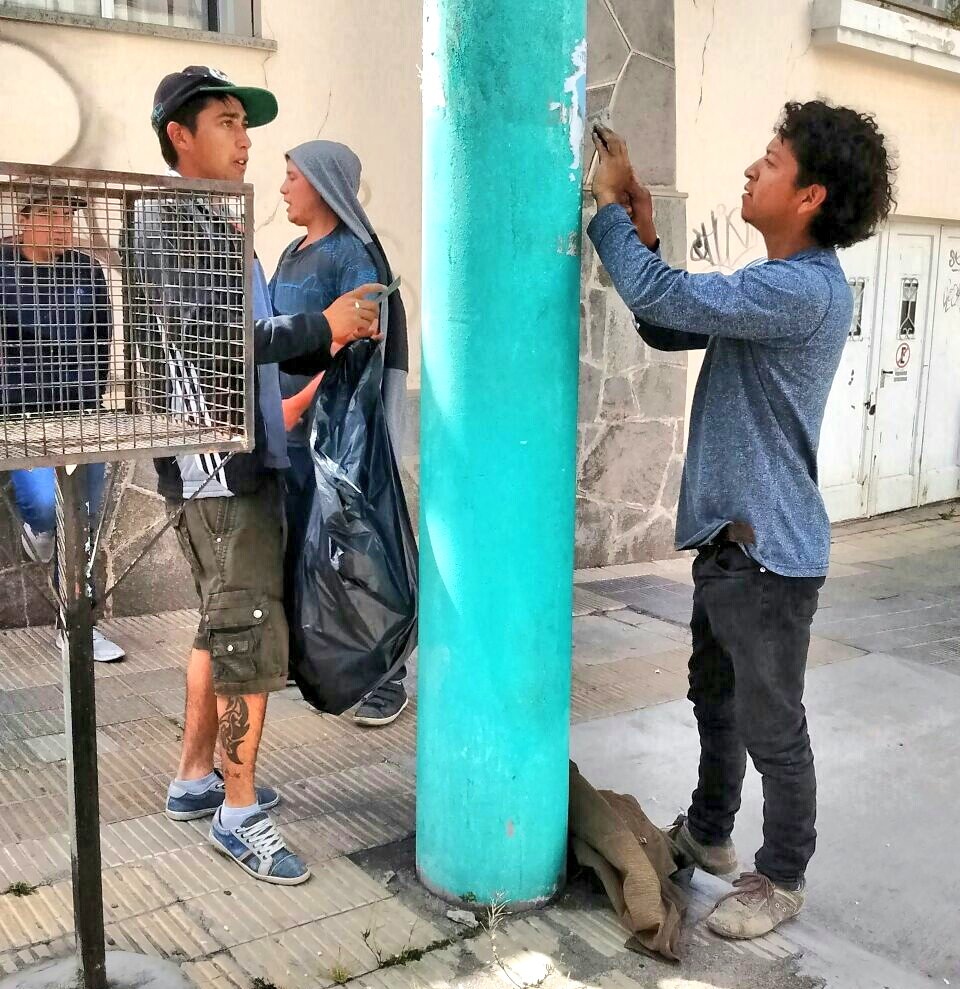 ChubutPrimero1's tweet photo. #ChubutPrimero Continúa con una intensa  limpieza de cartelería electoral en la ciudad de #Trelew
@TWAMaderna https://t.co/speAi9tlCy