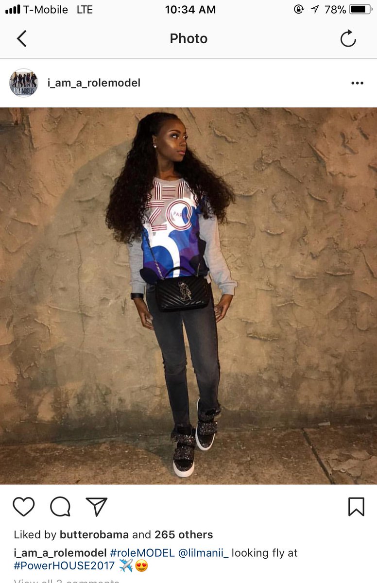 Fashionpolice06's tweet photo. S/o to her for not having on what everybody had on https://t.co/i6RlD2HHQI