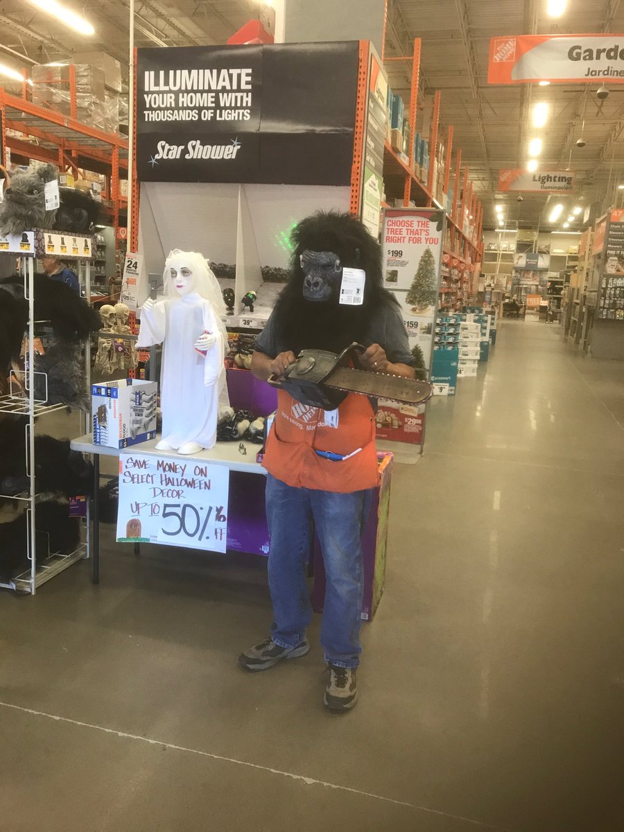 RobertHD0729's tweet photo. 729 chain saw massacre https://t.co/Du9nJBMgSE