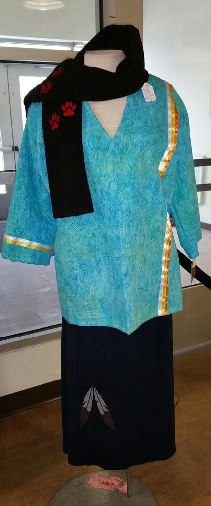 Abdesignercoop's tweet photo. Cashmere scarf, Bamboo knit skirt, cotton blouse. #AboriginalDesignerCooperative #cashmere #bambooknit #winnipeg https://t.co/SkLJ81Bl8F