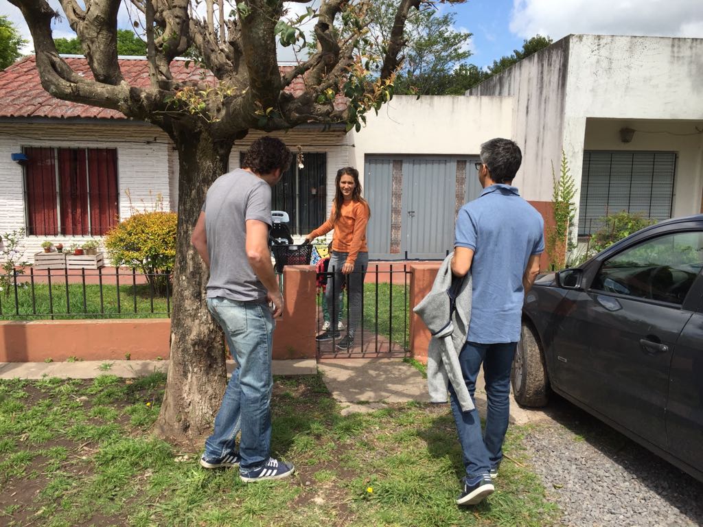 Horacio_Prada's tweet photo. #TimbreoNacional Siempre escuchando a los vecinos. Hoy estuvimos en Villa Elisa #CambiandoJuntos https://t.co/BGgGhkx4e3