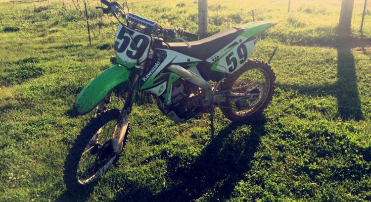 Ryanbogy2's tweet photo. Breaks my heart every time I see a picture of my old dirt bike before she blew https://t.co/HArGM0fqad
