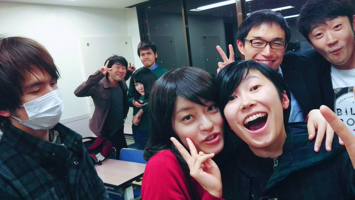 どんぐりマミー در توییتر まごころ18番勝負 汝 公正たれ はい 本日の裁判官チームの有志でお写真 木村優希さん 小竹浩平くん 安原拓海くん 角田志おりさん マミーさん 鳩岡大輔さんも 1枚目は普通にチーズ 2枚目は変顔 3枚目はダイナミックにして と