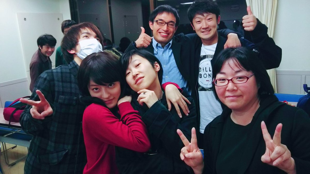 どんぐりマミー در توییتر まごころ18番勝負 汝 公正たれ はい 本日の裁判官チームの有志でお写真 木村優希さん 小竹浩平くん 安原拓海くん 角田志おりさん マミーさん 鳩岡大輔さんも 1枚目は普通にチーズ 2枚目は変顔 3枚目はダイナミックにして と