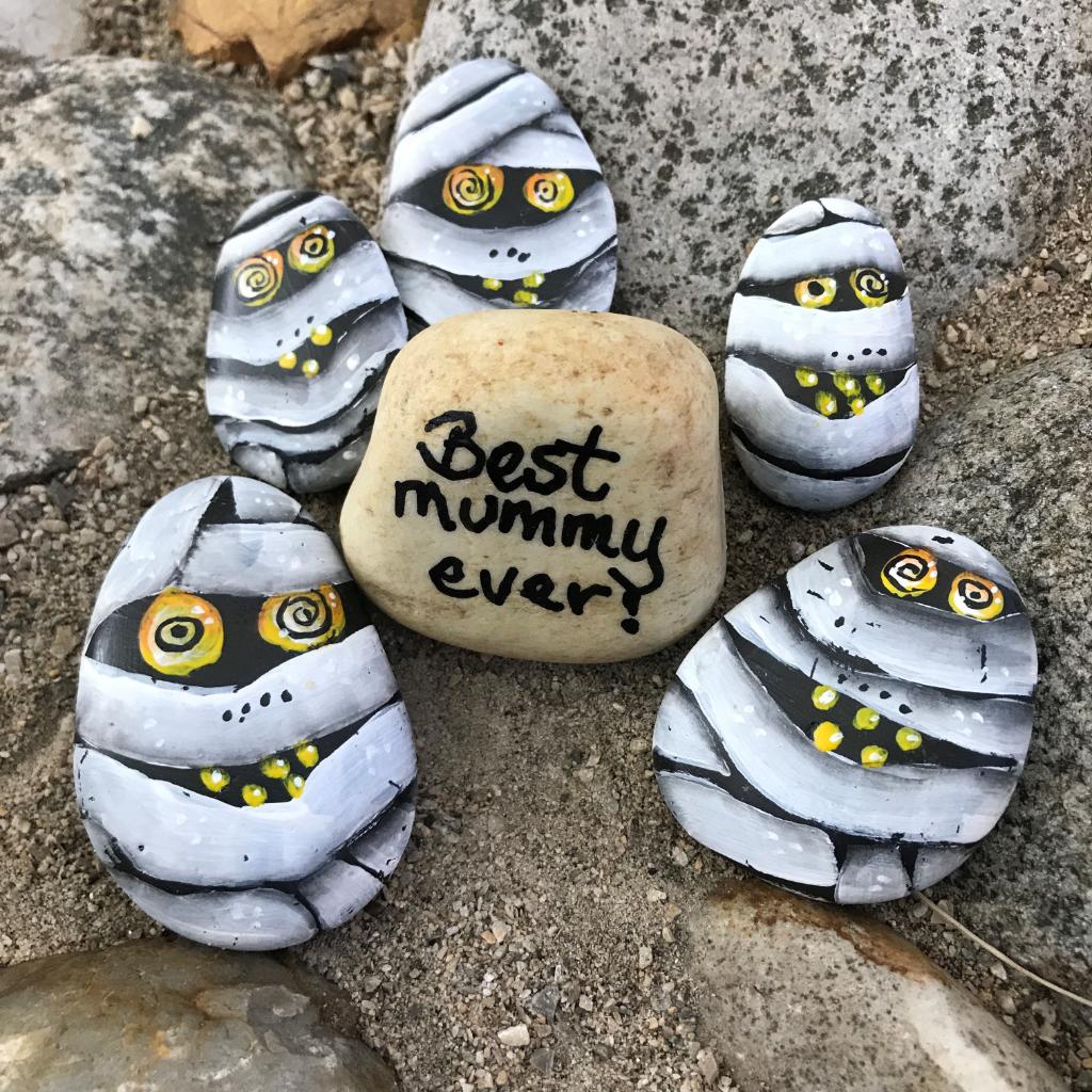 MichaelsStores's tweet photo. A kind message is a small way to make a big difference. #MakeADifferenceDay #MAKEKindnessRocks https://t.co/NleAF6u5T1 https://t.co/6w5Z7qSWyZ