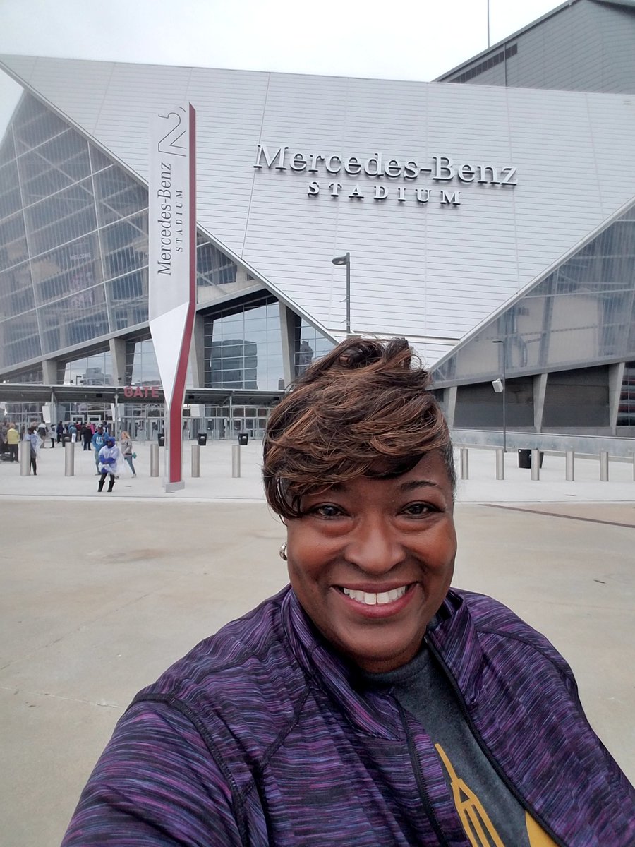delic15's tweet photo. Here to support that Cedar Ridge Raider Band! @raiderbandstaff #BOAAtlanta New York! New York! https://t.co/tt0u3RZLRV
