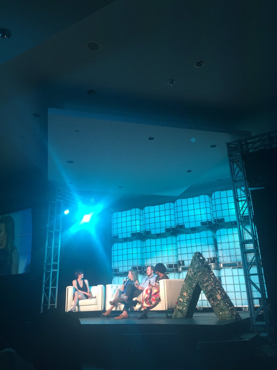 TiemesEsther's tweet photo. Day 2 of Atech Conference With the wonderful @jkhoey #ATECH2017 #aruba #tech https://t.co/d3BnslibGu