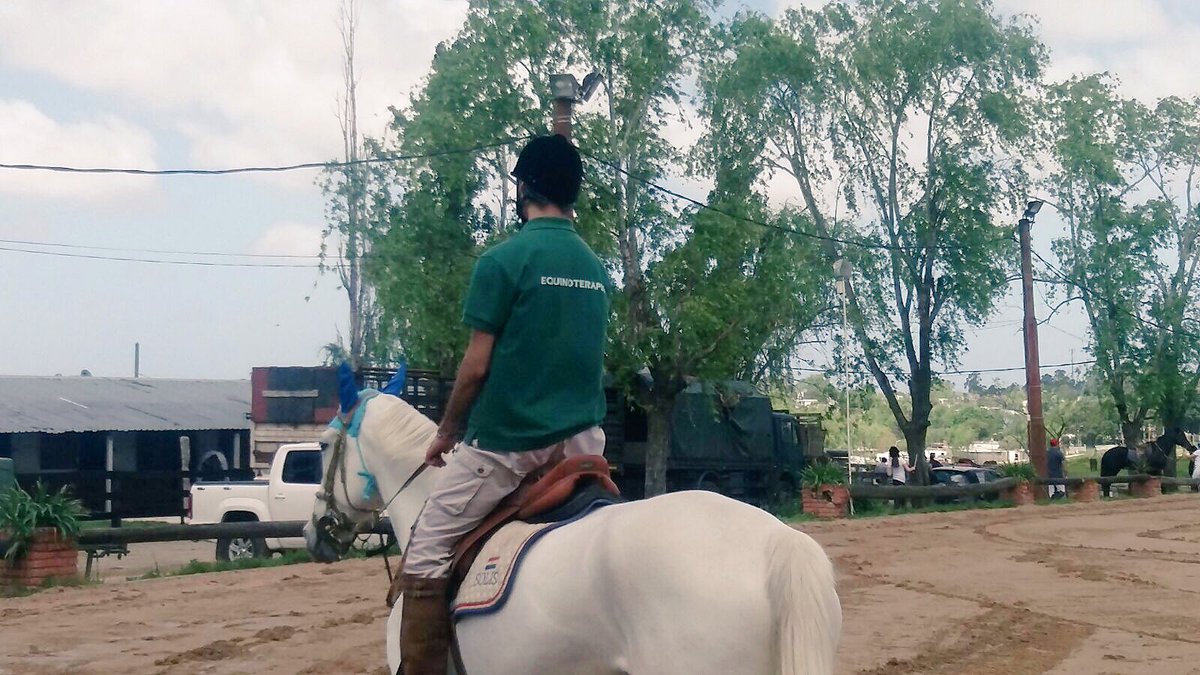 MaFerSouza_'s tweet photo. Competencia de salto #CENAFRE #equitacion https://t.co/yW4GaSx2r4