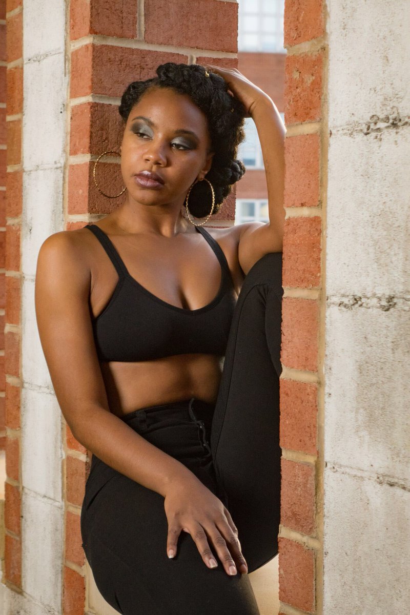 BmoreBeloved's tweet photo. #YearThirtyPhotoshoot #mermaidbraid #CharmingArmy https://t.co/k0yhuajbBv