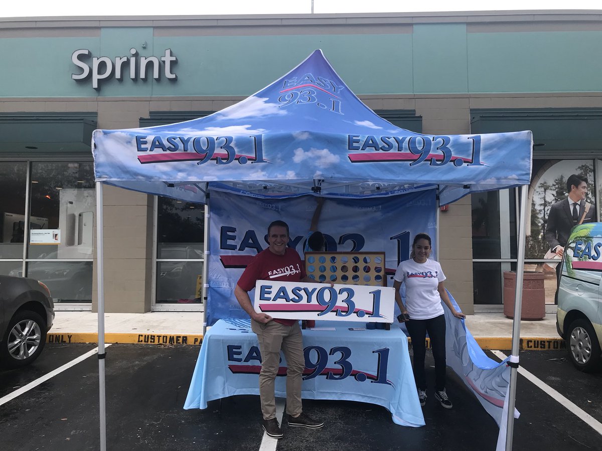 Jess_Gonzalez23's tweet photo. Come by our Spooky Event at the Sprint Store in Pines 🌲 #iPhoneX #samsungnote8 #easy93.1 @JROSELL01 https://t.co/HgpWoA6P6s