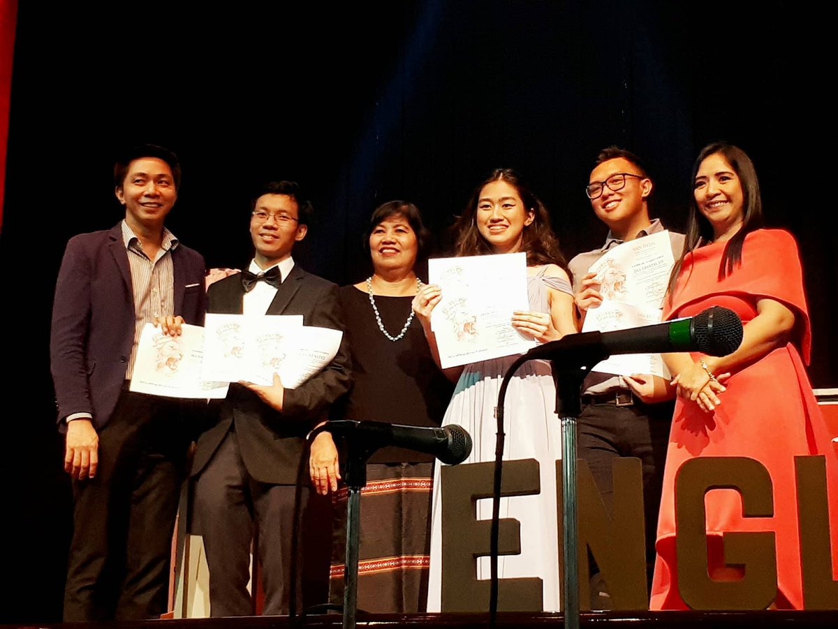SB_EnglishClub's tweet photo. LiberaliaAwards 2017(Part 14)
Oct27 at Abbot Lopez Hall
SBEC officers in behalf of Participants from Words&TheBees
ยฉProf Rowena Rivero #SBEC https://t.co/ZVcSwzqNXi