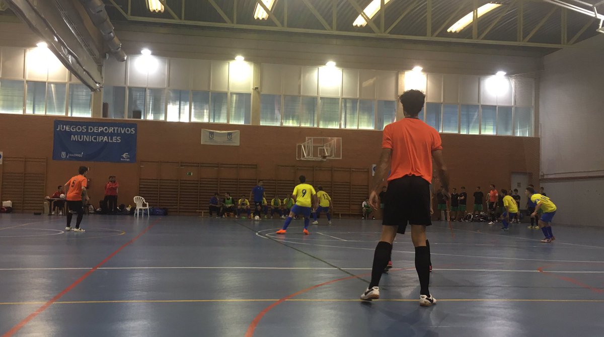 iCharly_Bravo's tweet photo. Jorge Moreno y Daniel Garcia buenos aceitunos teneis @FEMAFUSA @rfef jugando en Tercera con 3 arbitros. https://t.co/kFHI6CVBEO