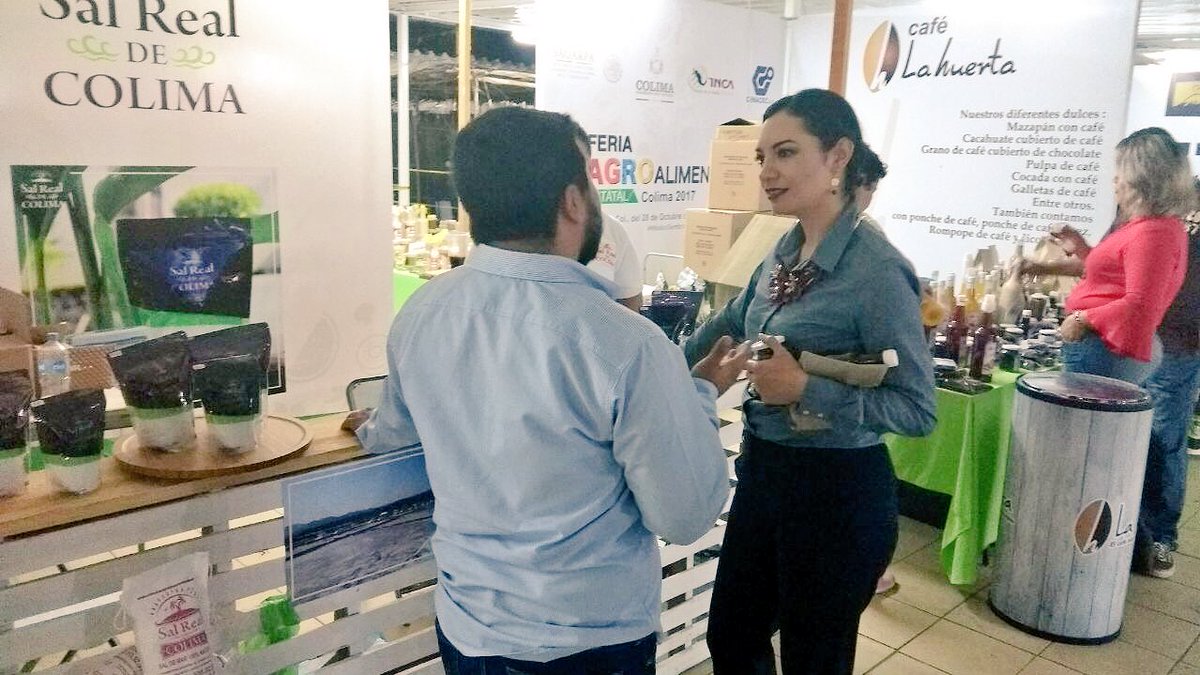 Mely_Romero's tweet photo. Recorriendo la Feria de Todos los Santos y dialogando con grandes emprendedores que han puesto en alto el sector agroalimentario en #Colima! https://t.co/EnxLL6HNT1
