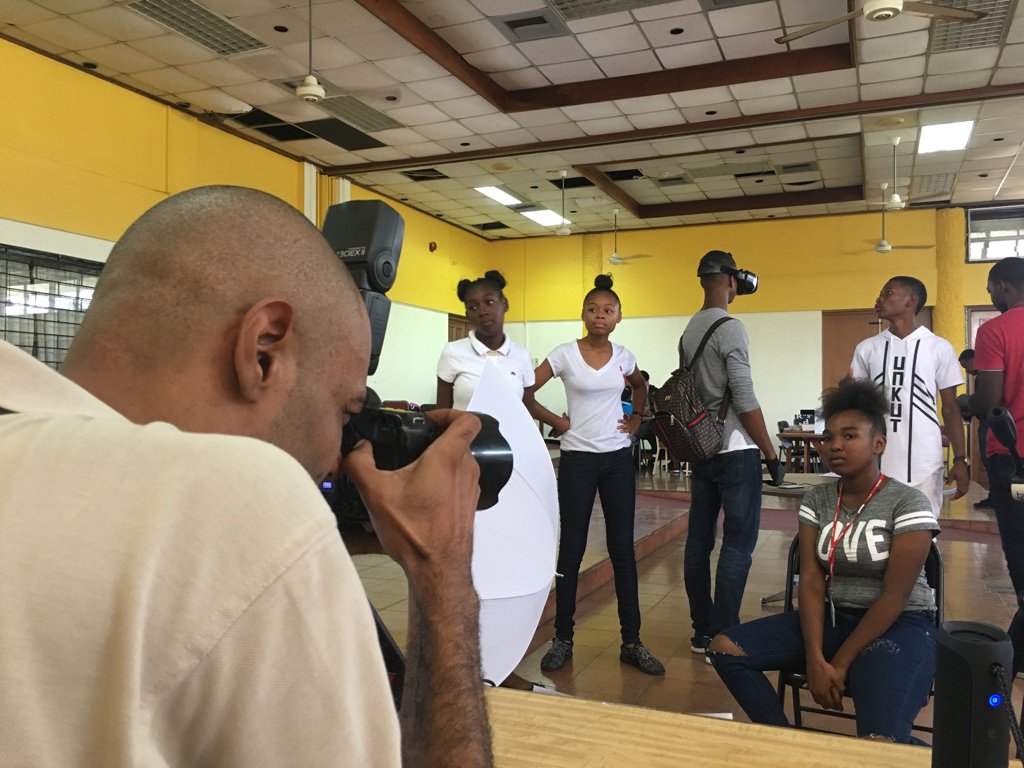 biancawelds's tweet photo. Model time at the digital photography station at @xlabsja #OctoberXFest Mini-Maker Village https://t.co/fMSAn9jl8A