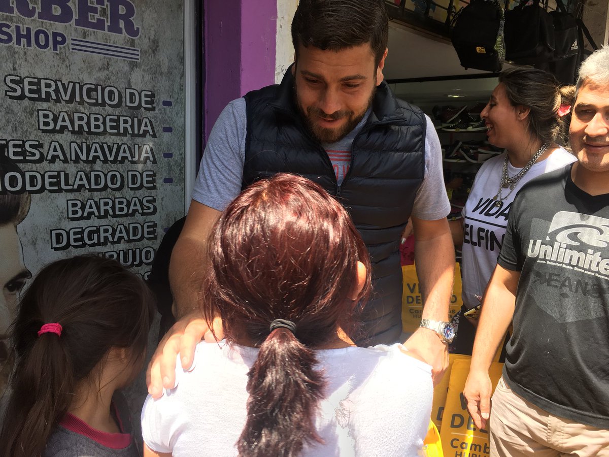 DelfinoLucasOk's tweet photo. Visitamos a nuestros vecinos de William Morris, agradeciendo la confianza que nos dieron. #Hurlingham lo cambiamos #JUNTOS https://t.co/Sm4MnH0Mi6