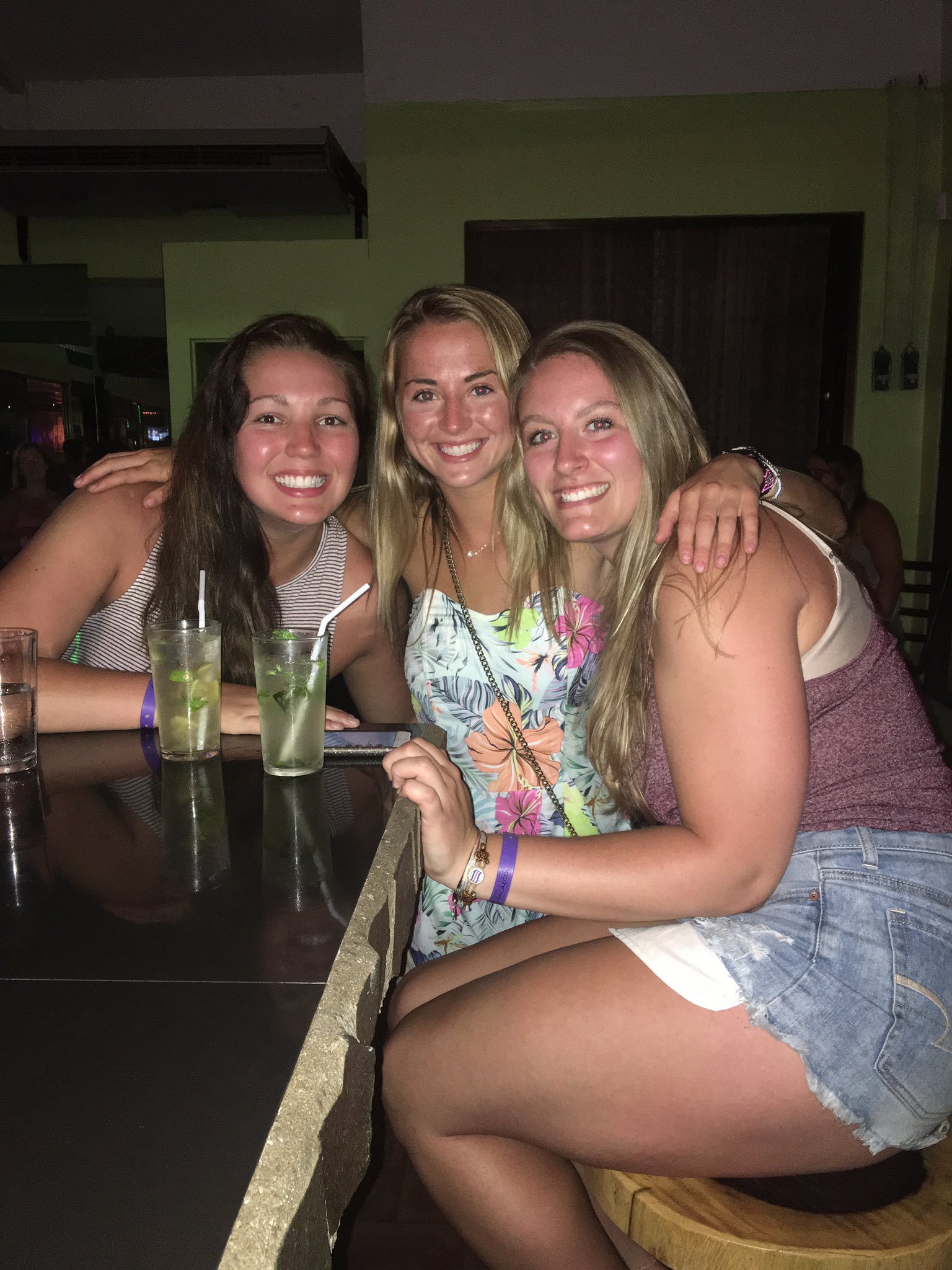 Happy birthday to sexy lil mama in the middle! Love you   