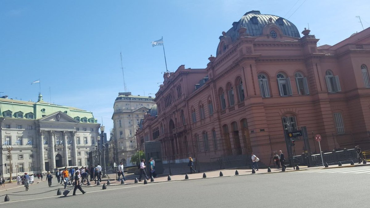 A beautiful day at the Casa Rosada!