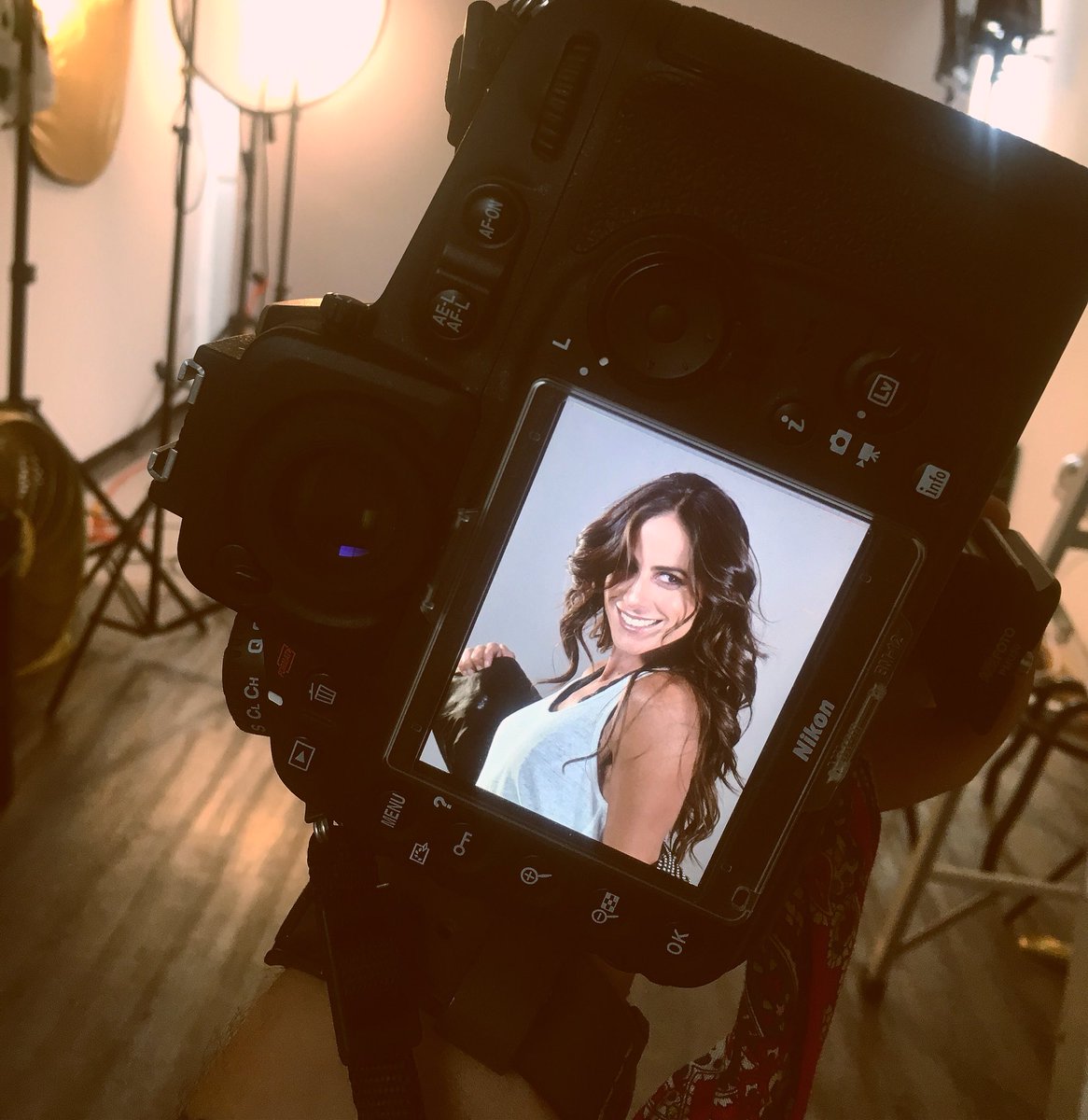 Ellas4Solo's tweet photo. Así o más guapa @MercadoPaulina en fotos con @Esquedachris preparando sorpresas! @iMarketing5 https://t.co/uavDuqDtNT
