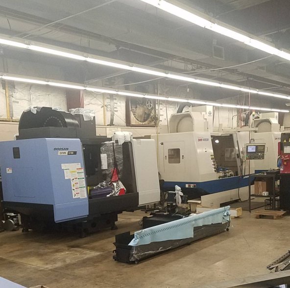 dnsolutionsusa's tweet image. Best of Instagram: kobblerken recently unboxed a spankin’ new DNM to his Daewoo-filled shop. #machining #manufacturing #DoosanShop