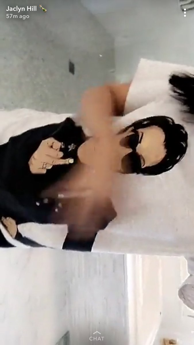 glitterqueen41's tweet photo. @KimKardashian @KrisJenner @KylieJenner @khloekardashian @KendallJenner  Help me I’m poor want this phone case and shirt https://t.co/HyjWe2QsVp
