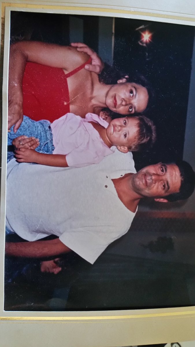 ramondiazelena's tweet photo. Recuerdos de infancia del mio fratello. Mi bisabuela, mi tío Viti y la tomata. @Josean_26 @mariviverdejo  #siempreenelcorazon# https://t.co/6NYTOv4aFn