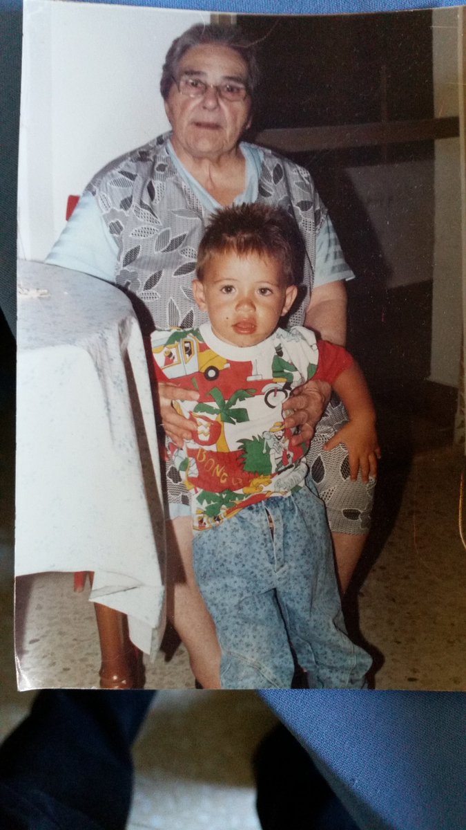ramondiazelena's tweet photo. Recuerdos de infancia del mio fratello. Mi bisabuela, mi tío Viti y la tomata. @Josean_26 @mariviverdejo  #siempreenelcorazon# https://t.co/6NYTOv4aFn