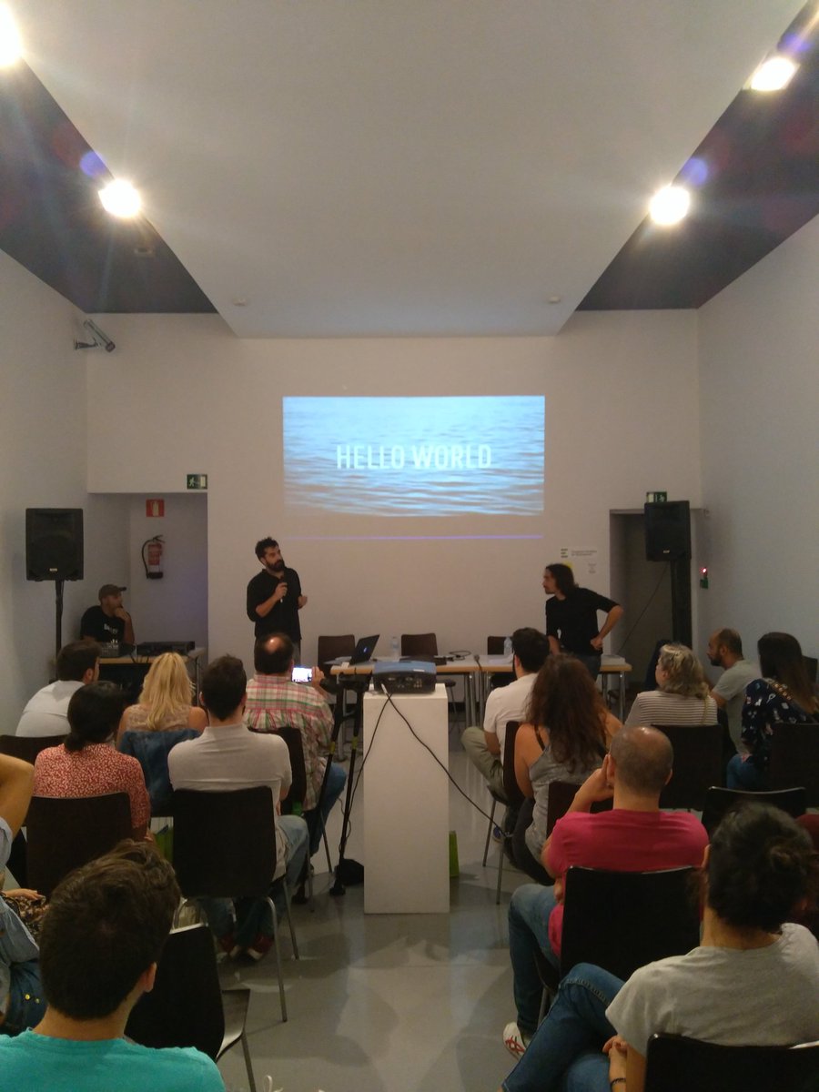Estamos ya dentro del Espacio Santa Inés (Sevilla) en el I Encuentro Andaluz de Diseñadores. Luego nos toca! Nervios!