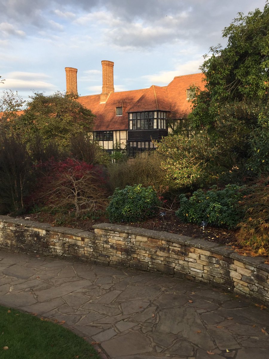 AndrewWilsonii's tweet photo. Such a fab day @RHSWisley with our @LCGardenDesign Nuts & Bolts course #fabaudience #fablight #detail#construction https://t.co/JEg1utFnwq