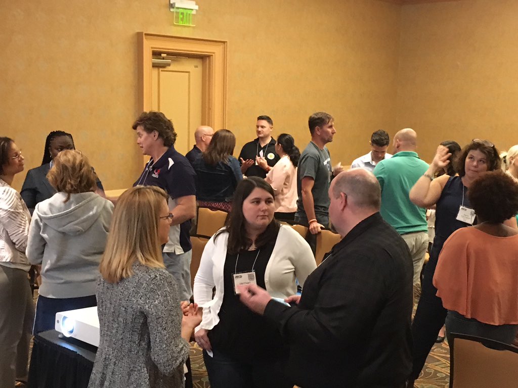 LongviewGlobal's tweet photo. #ASCDCEL2017 - talking about the role of leadership in building global competence. Thanks for stopping by, @kenkay21! https://t.co/w1frq9QNV8