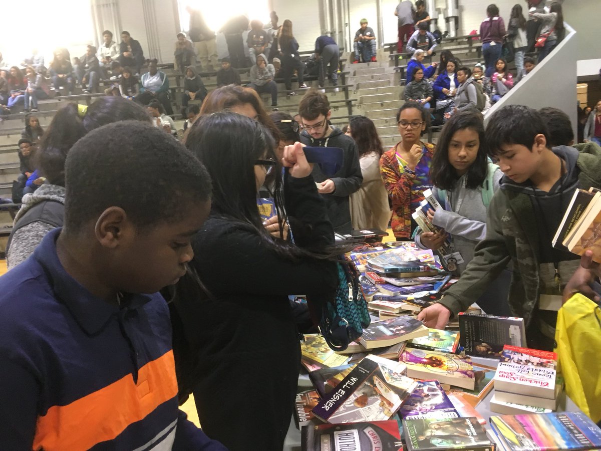 mscantumath's tweet photo. @LawsonMS_HISD students explore vendor resources at Link Up Conference  #iamlinkedup https://t.co/BjS1atgDUZ