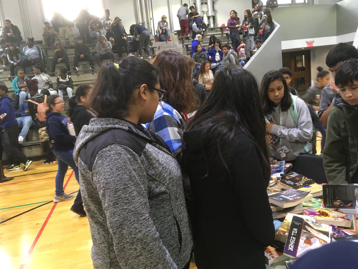 mscantumath's tweet photo. @LawsonMS_HISD students explore vendor resources at Link Up Conference  #iamlinkedup https://t.co/BjS1atgDUZ