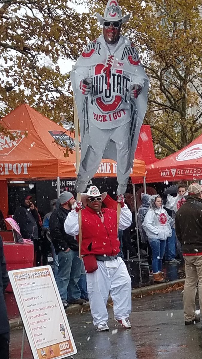 darrenrovell's tweet photo. Looks up “self promotion” in the dictionary... https://t.co/V3mCo5jdMi
