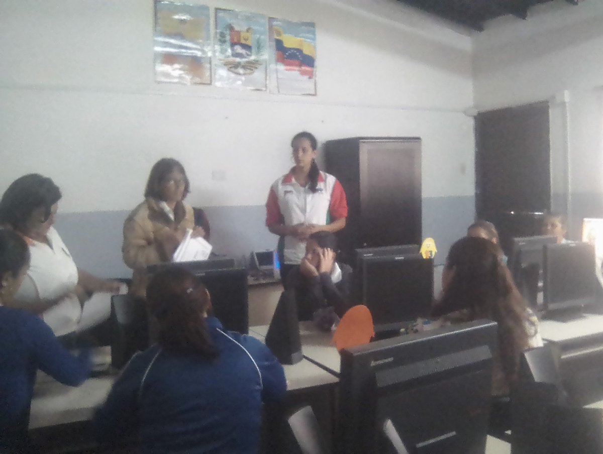 Karinavalerab's tweet photo. Apoyo En la Asamblea para recordar las funciones de los consejo educativos https://t.co/Wr3RKa3wkA