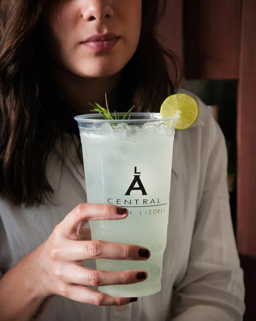 @La_central_vinos_y_licores es especialista en preparar los mejores drinks para quitarte la sed y subirte el ánimo 🍸⚡