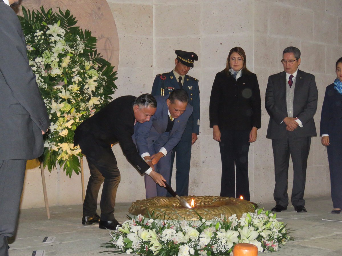 GuanajuatoSyR's tweet photo. Ceremonias de Incineración y Abanderamiento de Escoltas Universitarias y Renovación del Fuego Simbólico de la Libertad. https://t.co/Rg1KFV5sWl