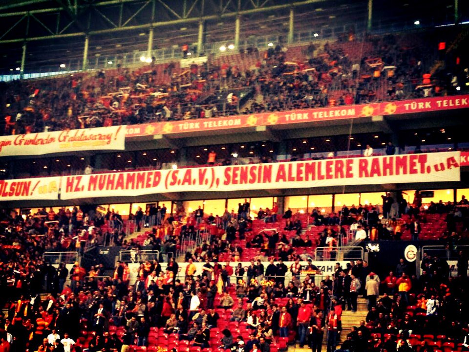 ERENINH0's tweet photo. Galatasaray ile Beşiktaş arasındaki fark nedir diyenlere bunu gösterin! https://t.co/LQtPYhtpMj