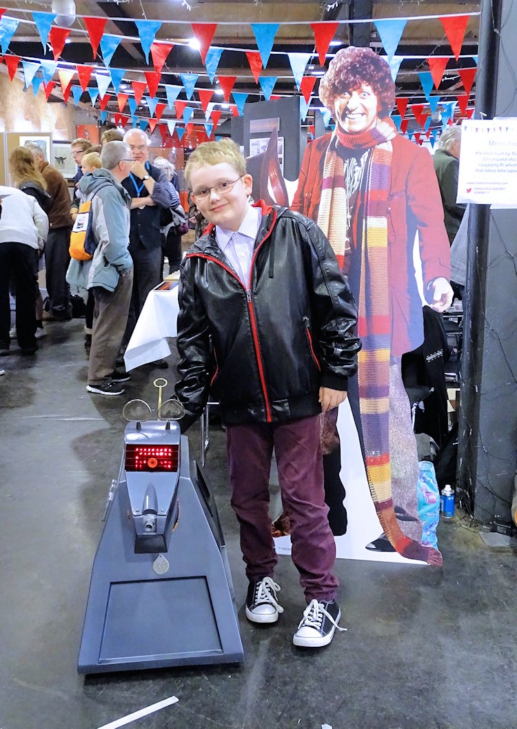 I had a special visit from one of my new masters #youngroboteers <a href="/MakerFaireDerby/">Maker Faire Derby</a>, he is a big fan of mine and a very nice young man.