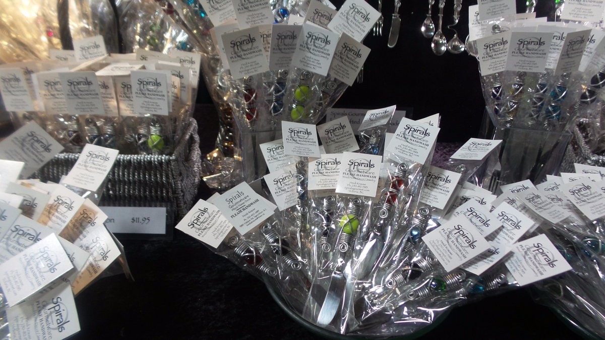PearkesFair's tweet photo. @PearkesFair. November 10th to 12th Pearkes rec.#crafts #art  #imports #food #vendors #fairtrade #shopping #market #events #Christmas #yyj https://t.co/69NhYhEsMA