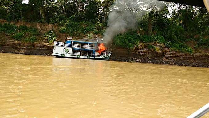 Ver imagem no Twitter Ver imagem no Twitter