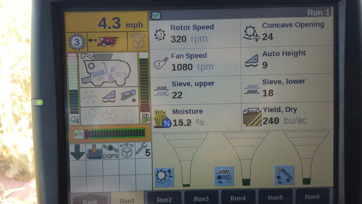 HeftyBrandSeed's tweet photo. Hefty Brand H4402 Corn getting 240 bushels on the monitor near Columbia, SD! https://t.co/mSWNHLCBpW