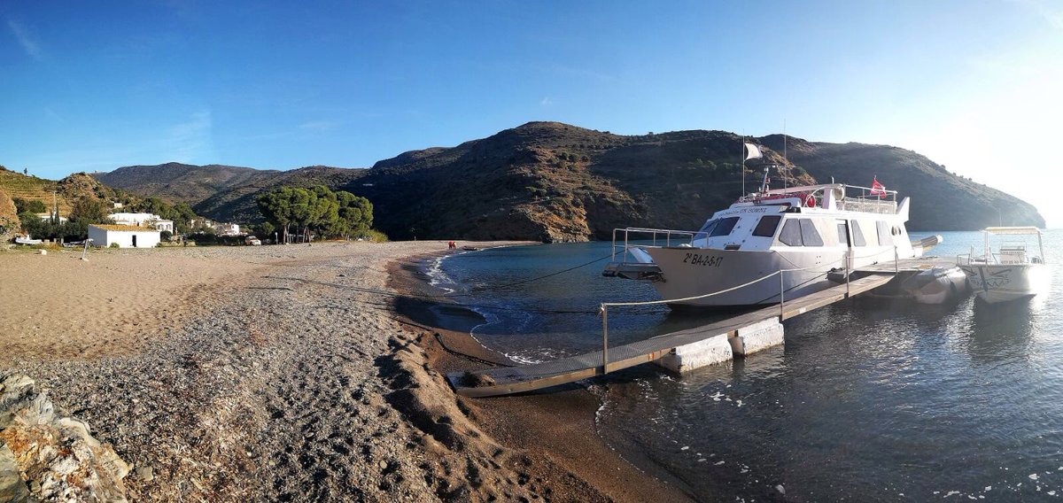tusdestinos's tweet photo. Día tranquilo en Cala Jóncols: yoga entre viñedos, un masaje en su spa o una cata de vino han sido tres de las experiencias vividas. https://t.co/UKo4BX3Umn