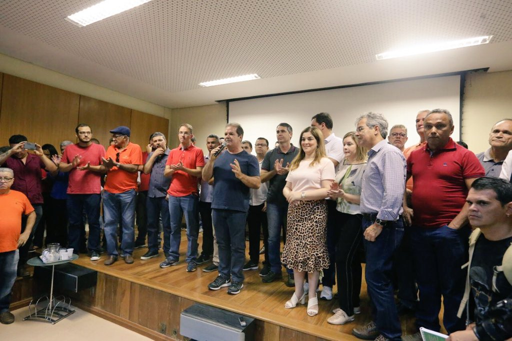 jorgeviana's tweet photo. @MarcusAlexan13 é o pré-candidato da FPA ao governo do nosso Acre. Parabéns @tiao_viana pelo processo inovador e democrático
@NazareAraujoAC https://t.co/BnZPR4K4rU