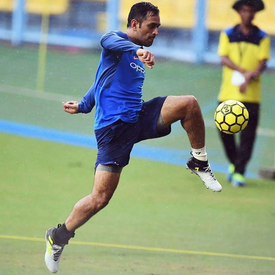 Kangkan_Msd24's tweet photo. U cannot stay away @msdhoni from His football action.
Love u sir https://t.co/6uSvldLS5x