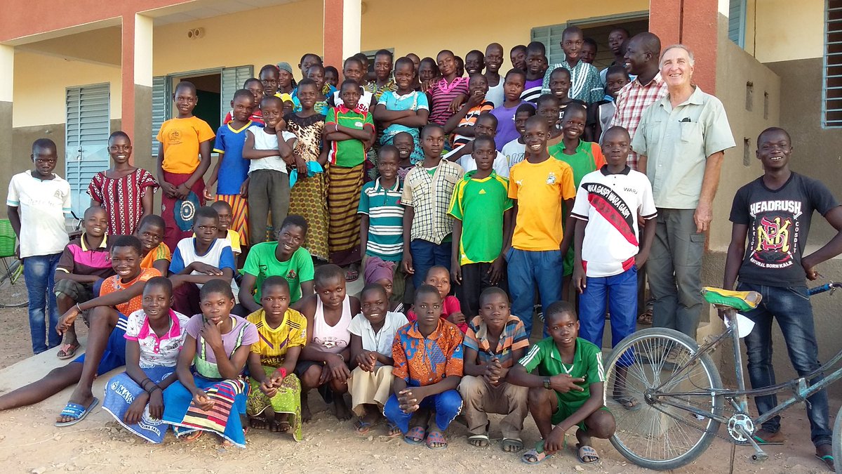 lacostchristian's tweet photo. Fin de mission #codegaz au # Burkina avec la fourniture de 70 tables-bancs aux écoles de Ramong'yiri - proche de Koudougou. https://t.co/7cKggzjuWO