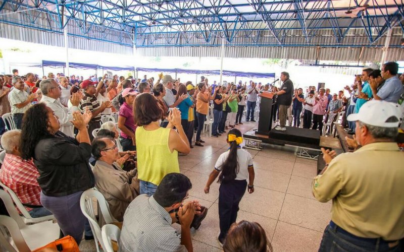 noticierovv's tweet photo. #Politica #28Oct Andrés Velásquez asegura que el CNE embosca y atropella 
#NoticieroVenevision 
https://t.co/jcis1f9rV7 https://t.co/soRlHyuseb