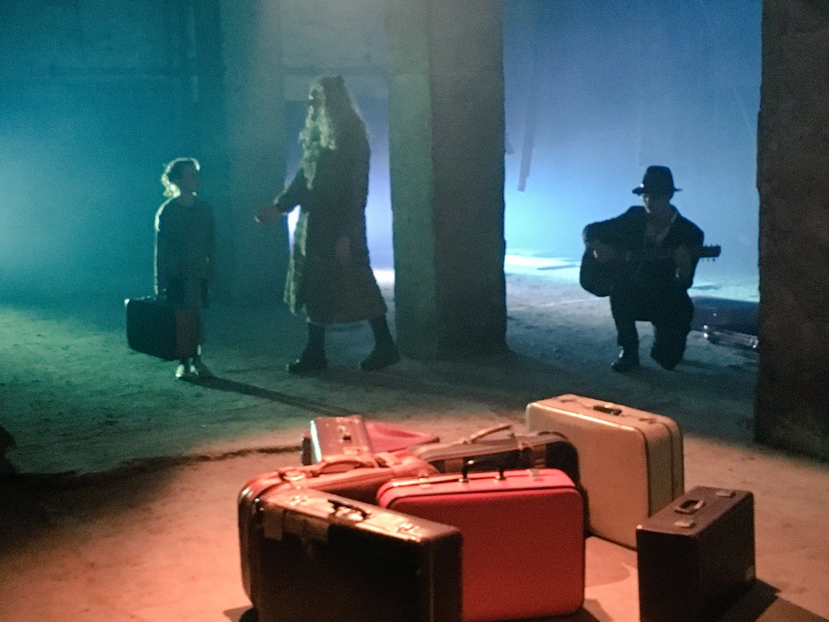 HooftLean's tweet photo. @EllenHolleman @industriecult Brieven van #Reizigers , jong en oud & verhalen over #pakhuisdevrede rede. Hulde aan de cast en crew van dit #IFIKZ project! https://t.co/lg87L1Vbgl