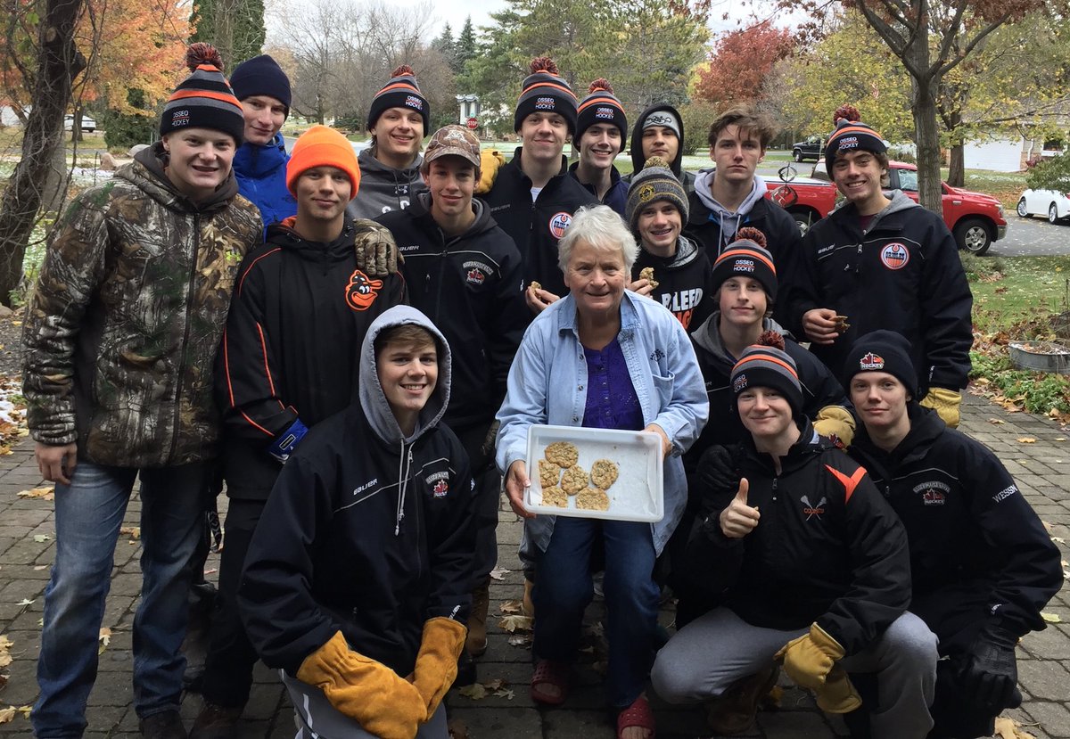 osseo_hockey's tweet photo. 10th year helping local senior citizens with fall yard clean-up! #osseohockey #contributingtocommunity https://t.co/CWd7FmXj0Y